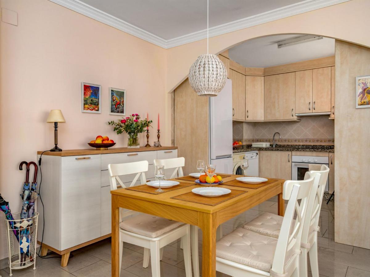 Caracas De By Interhome Marbella